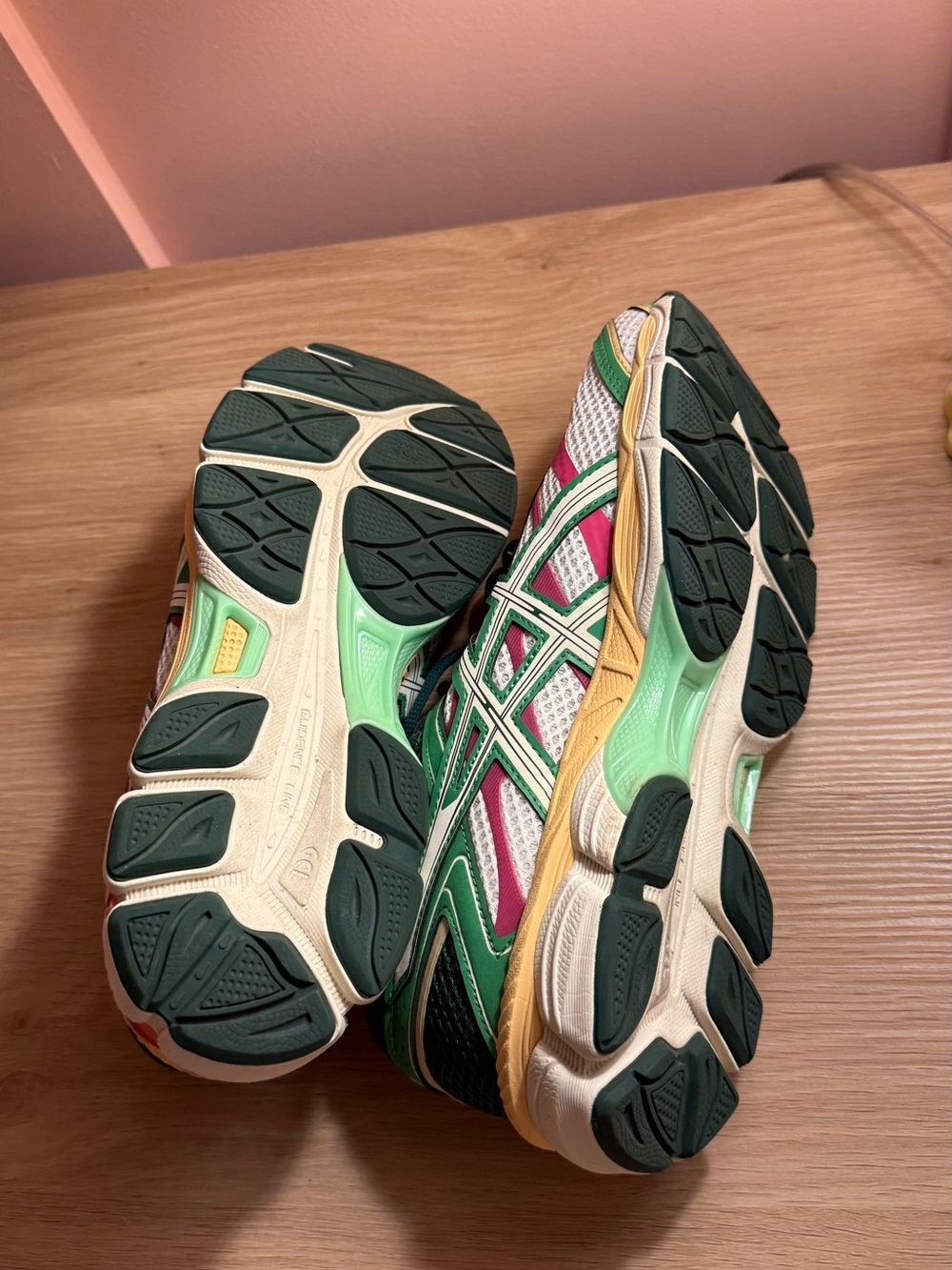 Retro 2016 Asics White, Green & Pink Performance Running Shoes - Picture 2 of 4